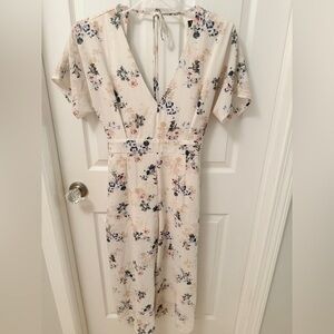 Crystal Sky Boho Floral White V-neck Jumpsuit Sz 9.  EUC AS
